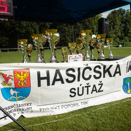 Zväčšiť fotografiu -  župan odovzdal ďalšie dva život zachraňujúce prístroje - TSK_víkend_mini-44